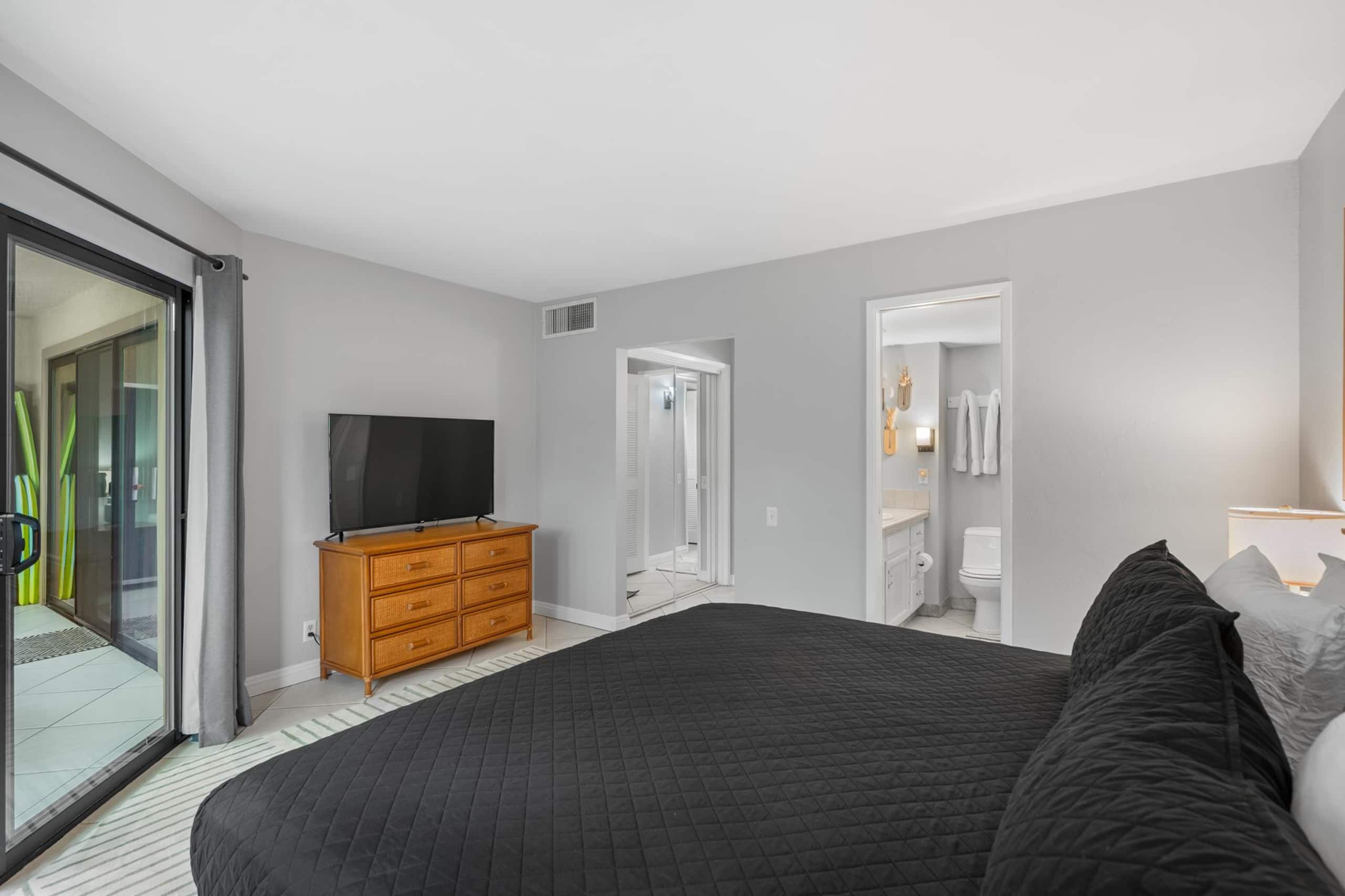 Condo in Kailua-Kona · ★5.0 · 2 bedrooms · 4 beds · 2 private baths - Image 15