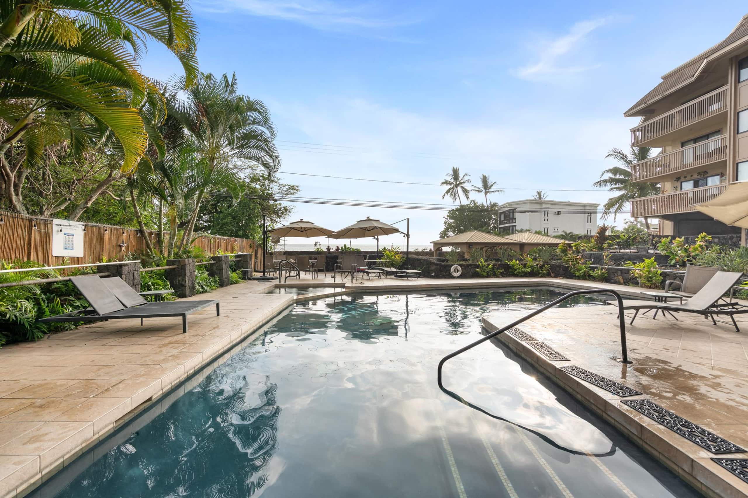 Condo in Kailua-Kona · ★5.0 · 2 bedrooms · 4 beds · 2 private baths - Image 25