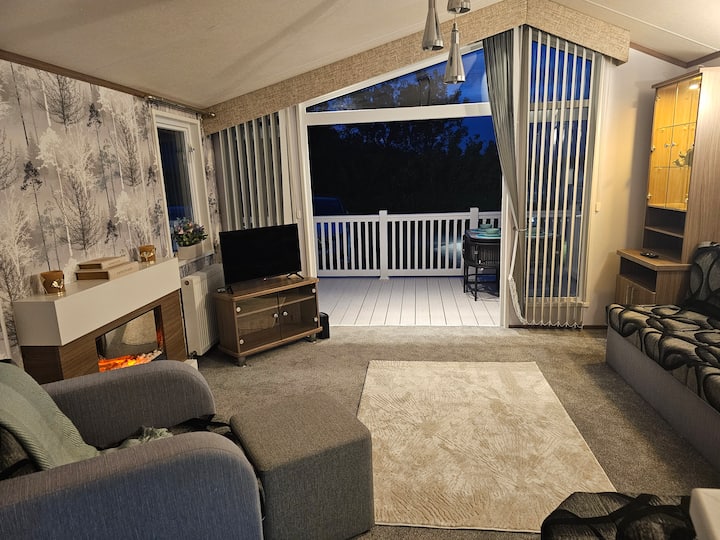 Coastal Lodge Isle Of Wight | Decking | Parking - Isle of Wight