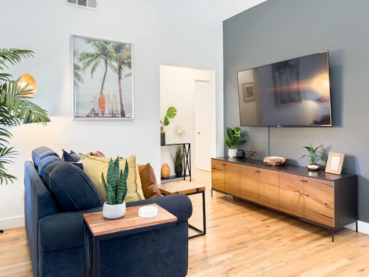 Spacious Home Near Disney & Airport W/ Garage - Santa Ana