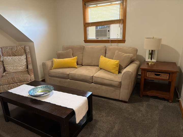 Cozy 2br W/backyard, Grill+ Easy Nyc Access - Monmouth County, NJ