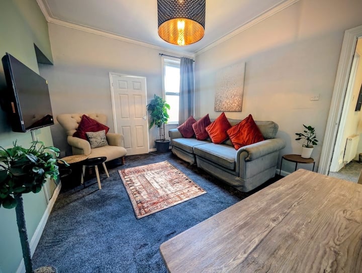Large 5bed/2bath. Sleeps 10. Free Parking. - South Shields