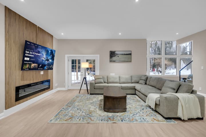 Farmhouse W/ Hot Tub | Private Country Retreat - Shelburne