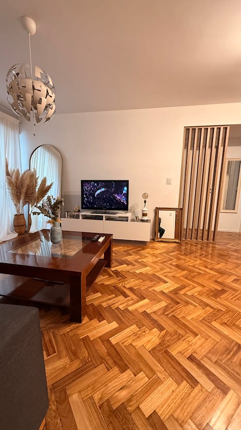 Top performing Airbnb: Spacious and modern apartment in Recoleta in Recoleta