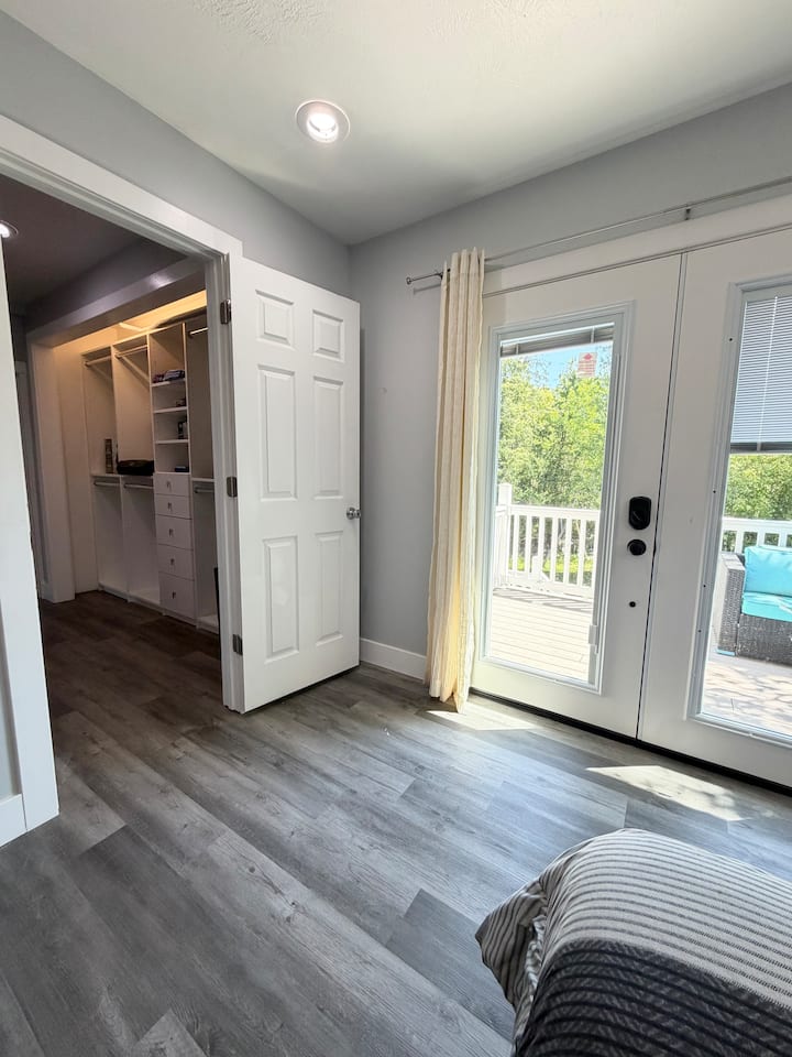 Bretts Private, Double Bedroom With Bathroom - Traverse City, MI