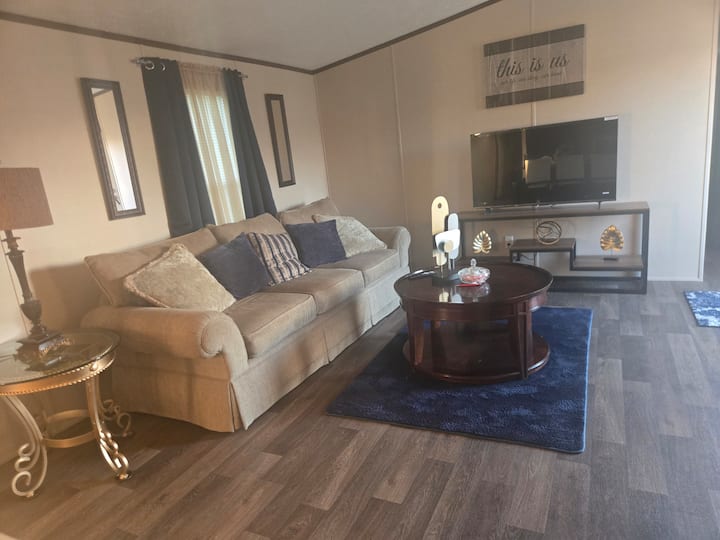 Cozy & Charming Cottage - Sorrento, LA