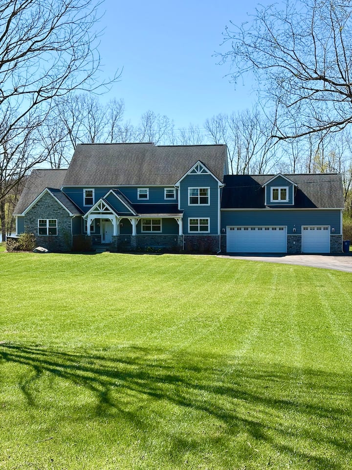 Luxe Lakefront Retreat, 6br On 3 Acres, Sleeps 14 - Ypsilanti, MI