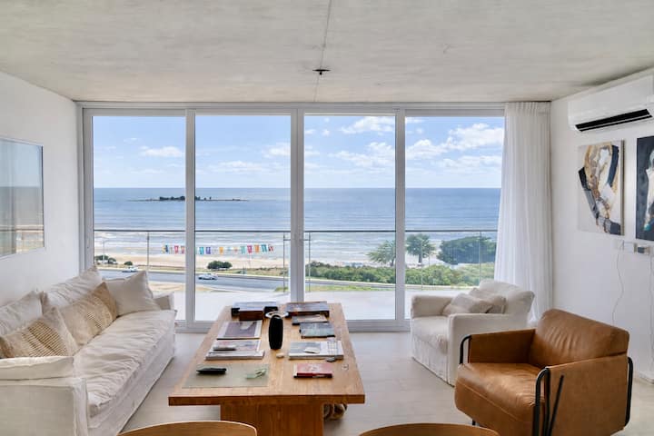 Apartamento Con Vista Al Río. Excelente Ubicación - Montevideo