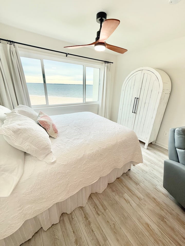 Queen bed with cabinet closet