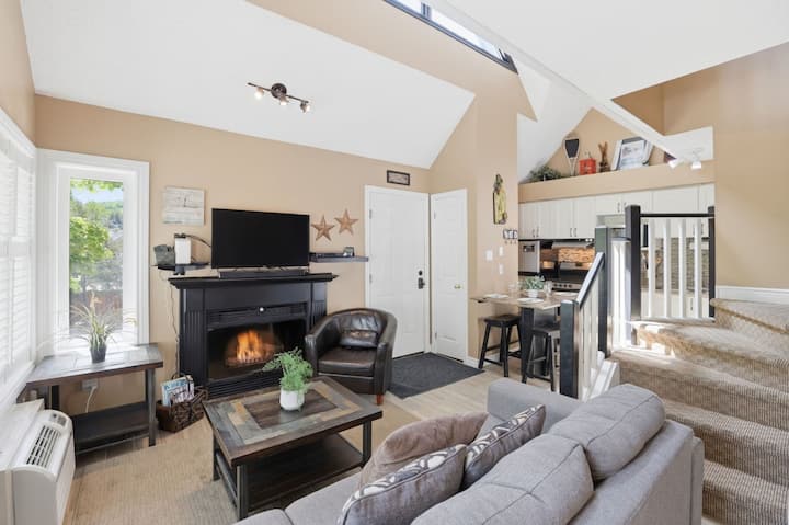 Creekside At Blue Mtn: Pool, Hot Tub, Tennis! - Thornbury