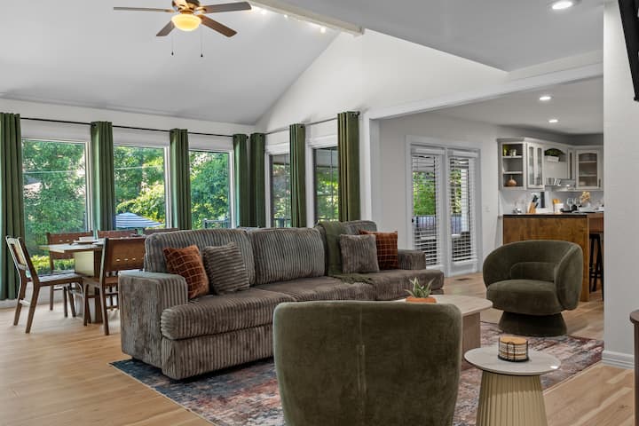 New! - Spacious 5 Bed, Pool, Workspace, Firepit! - Tulsa, OK
