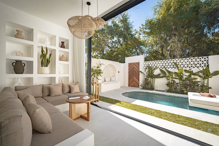 Tropical 1br Retreat W/ U-shaped Pool In Uluwatu - Australia