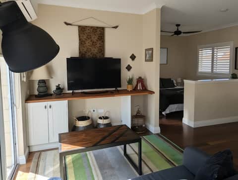 Popular Airbnb listing: Private guesthouse near cafés, river and Freo in Fremantle