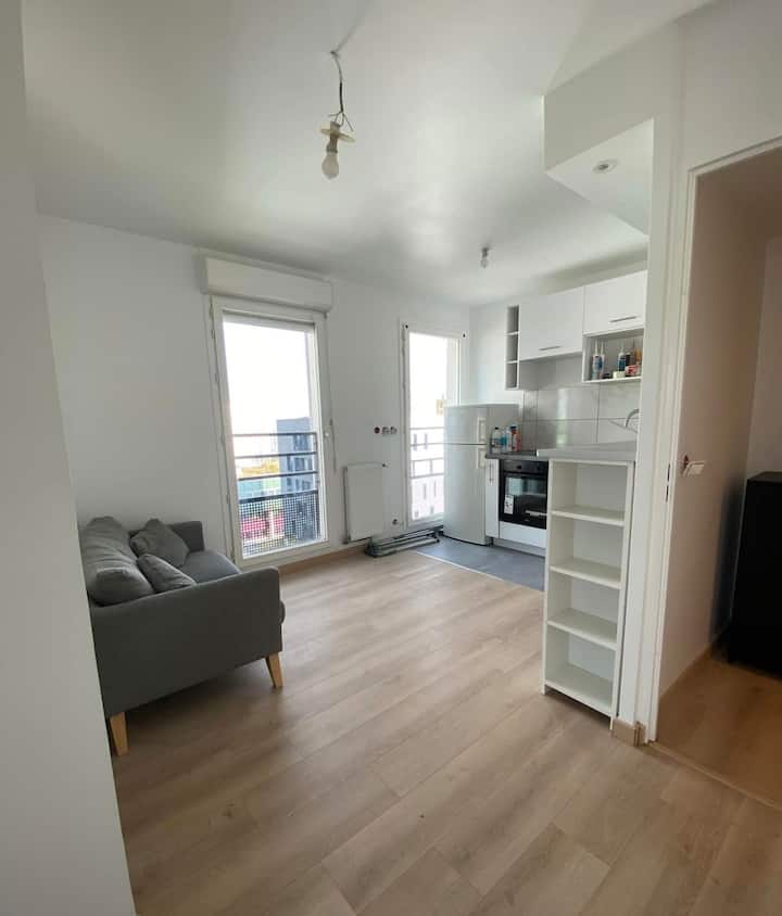 Modern Cozy Flat Facing Essec, Close To Paris - Cergy