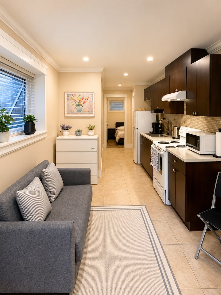 Modern Suite  Walk To Metrotown & Skytrain - Burnaby