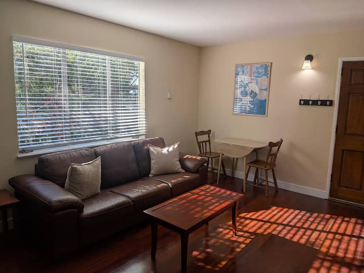 Bright And Homey Apartment Near Uc Berkeley - Berkeley, CA