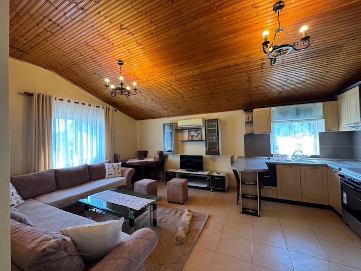 Private Villa Floor (Vila Loen) - Durrës
