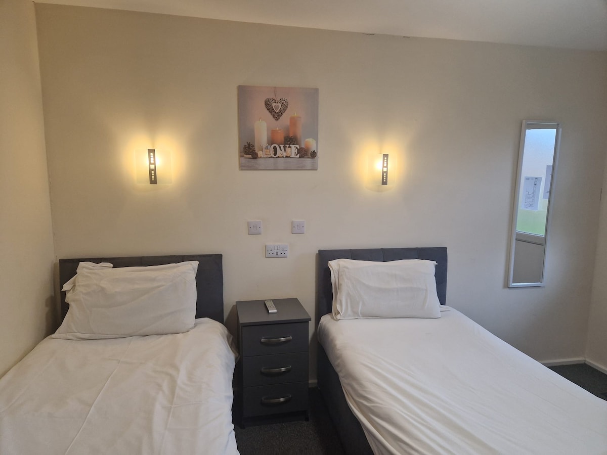 We are a small local pub/guesthouse