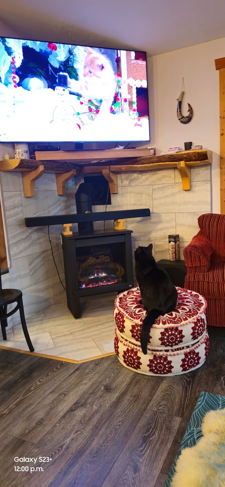 Family And Pet Friendly Fabulous B&b, Ocean Views. - Sechelt