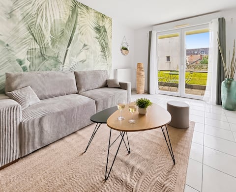 Top Airbnb: Modern 2-bedroom apartment with terrace, central and quiet in Saint Herblain