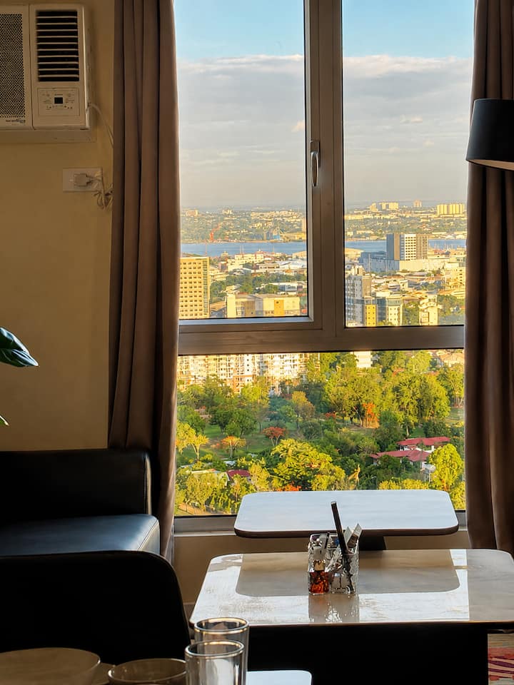 1br Condo In It Park | Wifi + Pool | City Living - Philippines