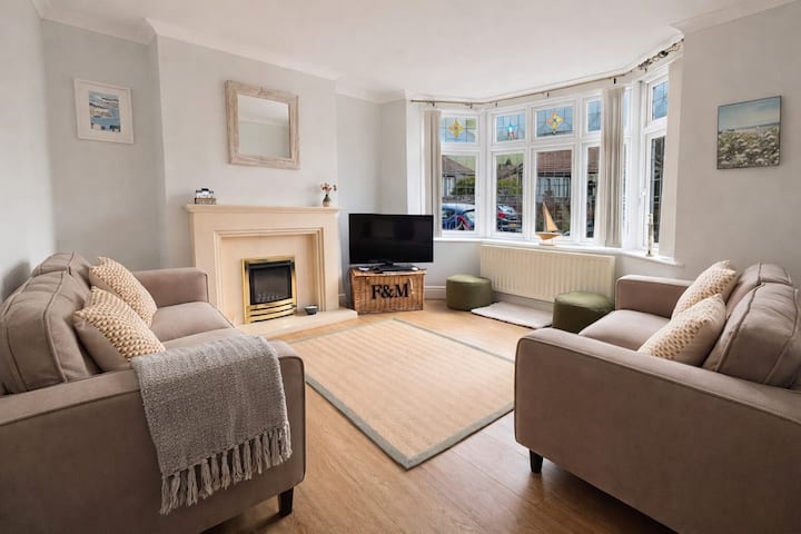 Fresh, Bright, Luxurious, Sunny Garden Home - Saltburn-by-the-Sea
