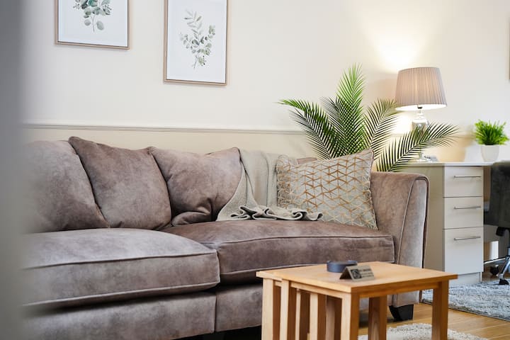 Stylish Home With Private Garden And Bbq - St Neots