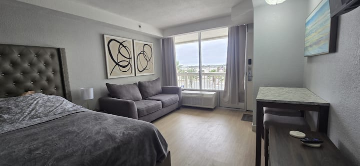 Cozy Studio Sleep 4 Ocean View Resort - Daytona Beach