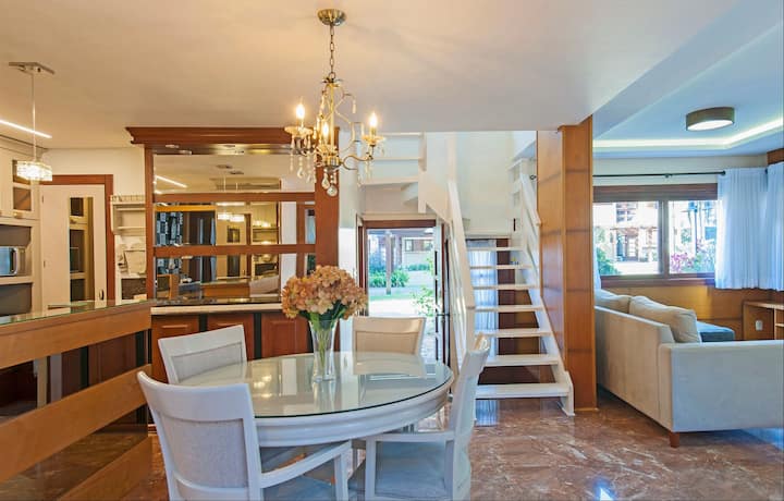 Villa Casa 7- 4d, 15pax, Em Condomínio Com Piscina - Gramado