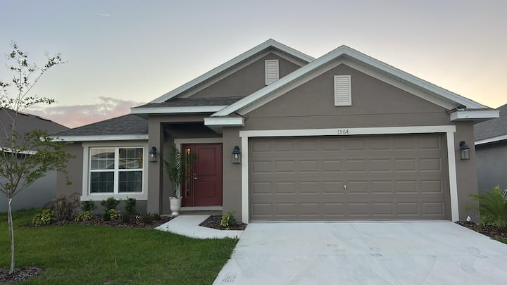 Charlie’s Choice: Your Perfect Home Base - Lake Garfield, FL