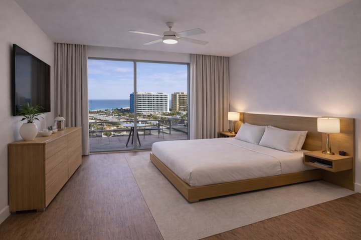 Luxury Gulf View Escape - Clearwater Beach, FL