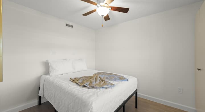 Gulfside Stay | Relaxed Beachfront Living - Fort Myers Beach, FL