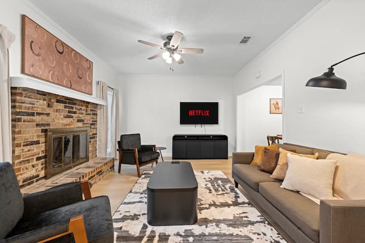 Elevated 3br Home In Irving Fenced Yard Pets Ok - Irving
