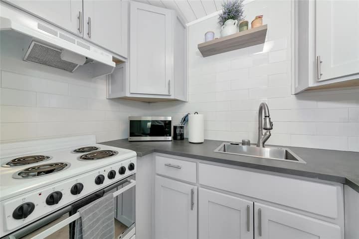 Ivory & Ocean •Walk To Lido Beach •Private Patio - Sarasota, FL