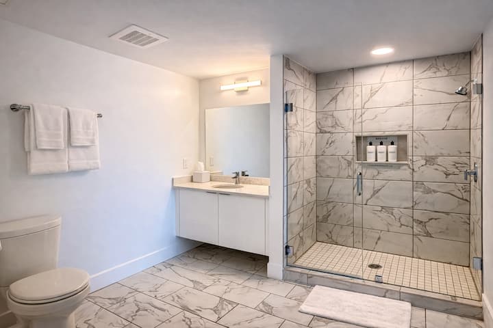 Spacious 3br Suite - Clearwater, FL