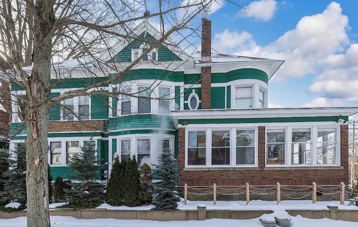 Vintage Inn Erie - Erie, PA