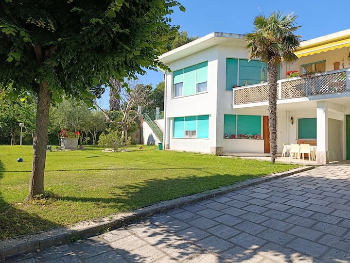 Villa Santoni Con Grande Giardino E Ogni Servizio - Numana