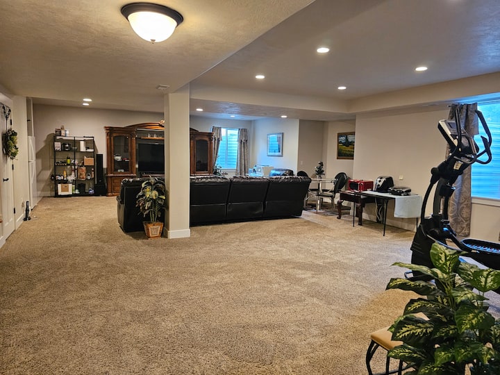 Beautiful Spacious 3-bedroom Basement Suite - South Jordan, UT