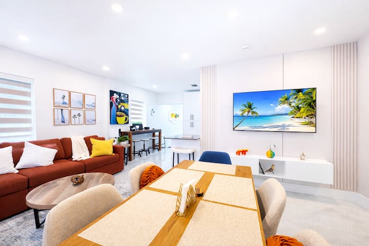 New Home | Near Art & Design District | Sleeps 14 - Miami, FL
