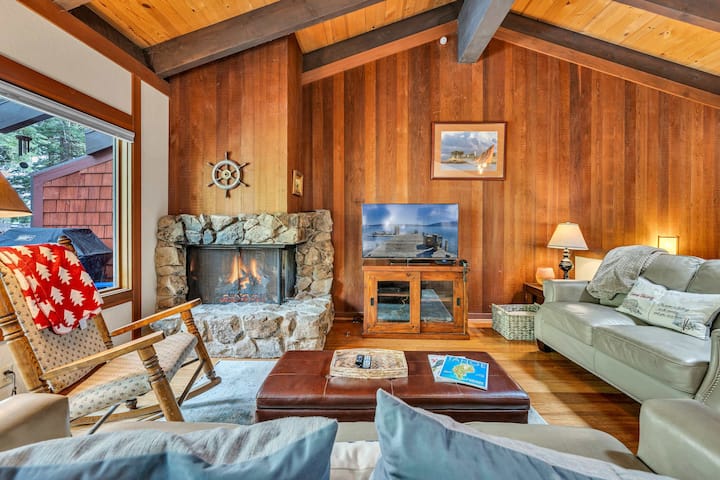 Chinquapin Escape | Pool + Sauna + 2 Beaches - Kings Beach, CA