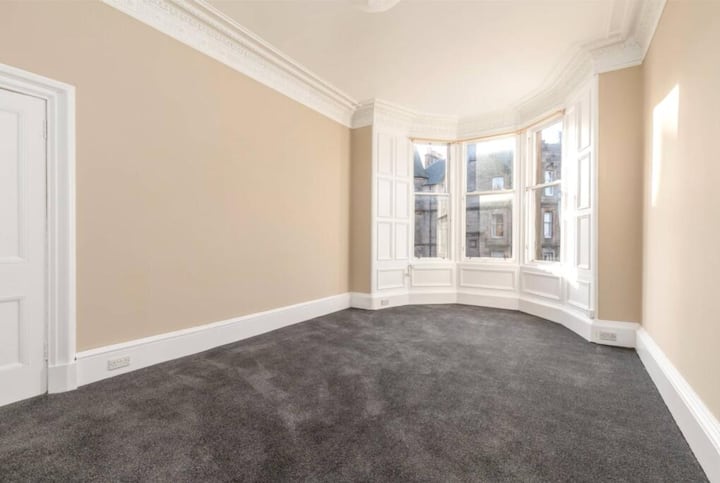 Spacious 3 Bedroom Flat On Marchmont Road - Edinburgh
