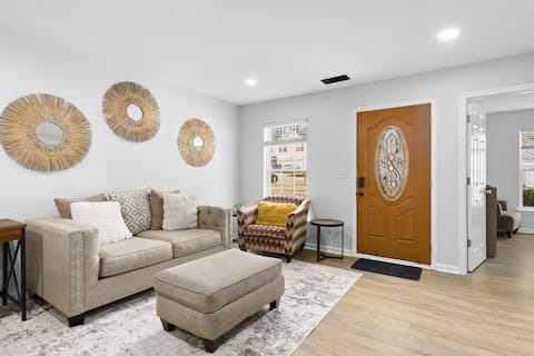 Top performing Airbnb: Corporate 3B Home w Hot tub in Toddville Road