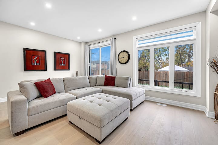 Exclusive 5 Bed Home Near Hospital/niagara/toronto - Hamilton