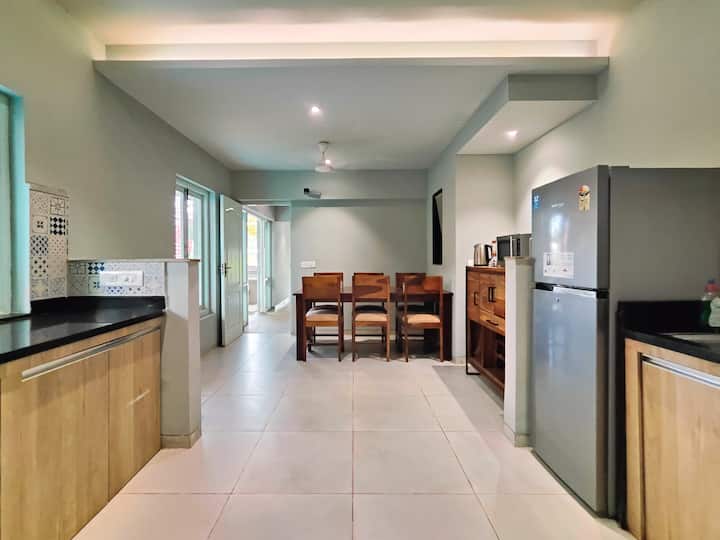 Full kitchen image 2