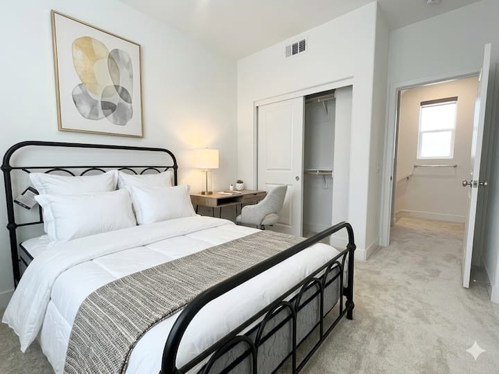 Productive Room Office Suite 1b1b -Fully Furnished - Irvine, CA