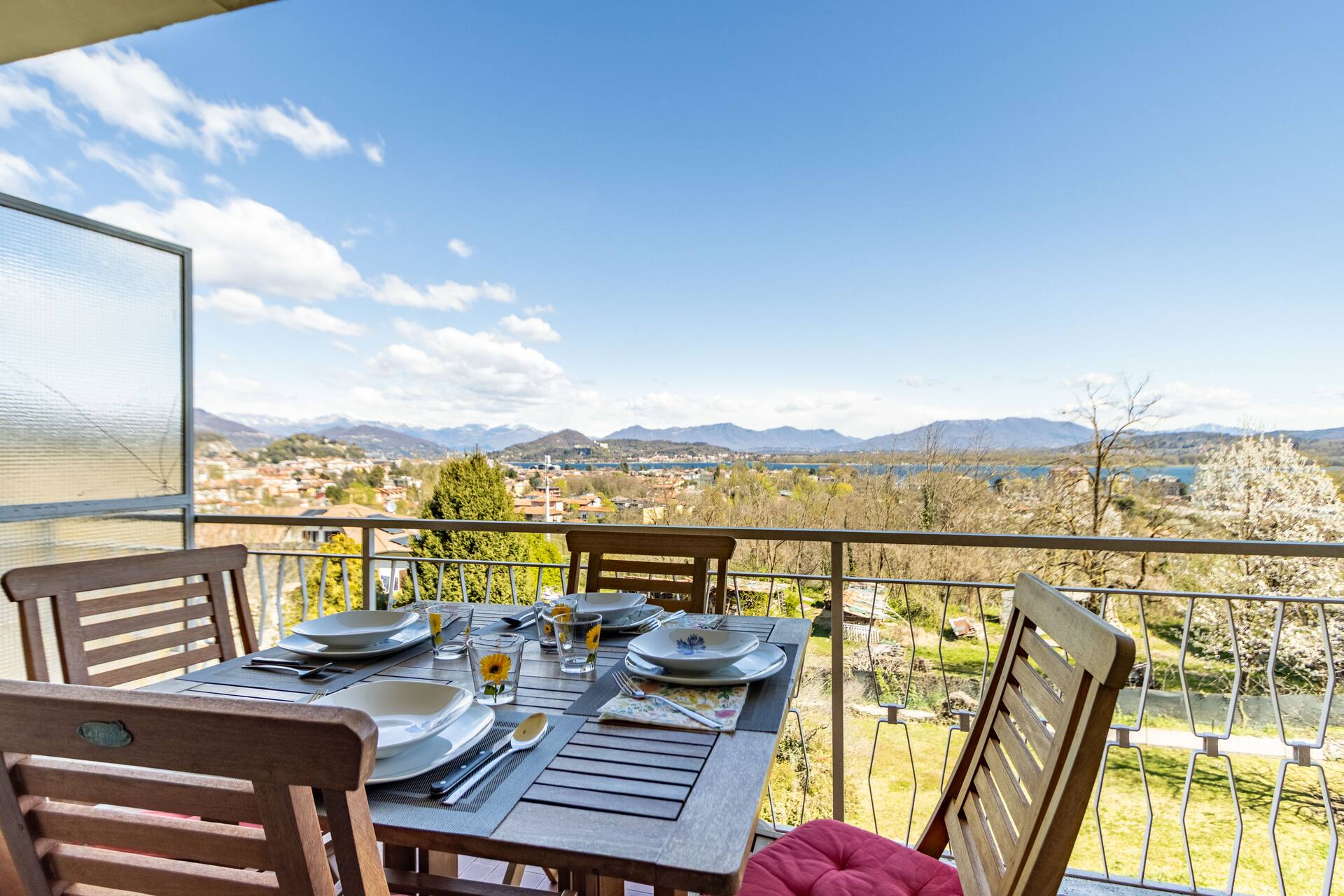 Pasadena House - Arona - Terrace with lake view - AC - By Guestaly