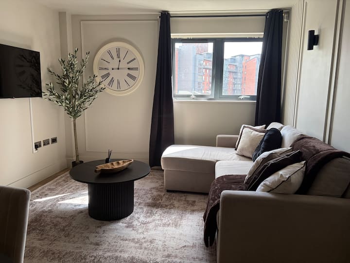 City Centre 2 Bedroom Flat / Free Parking /Balcony - Manchester