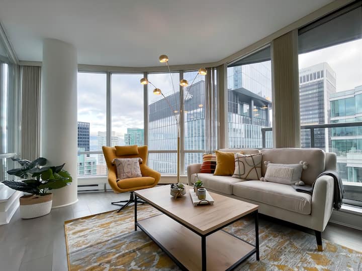 Sky-high 2br/2ba Coal Harbour Oasis - Vancouver