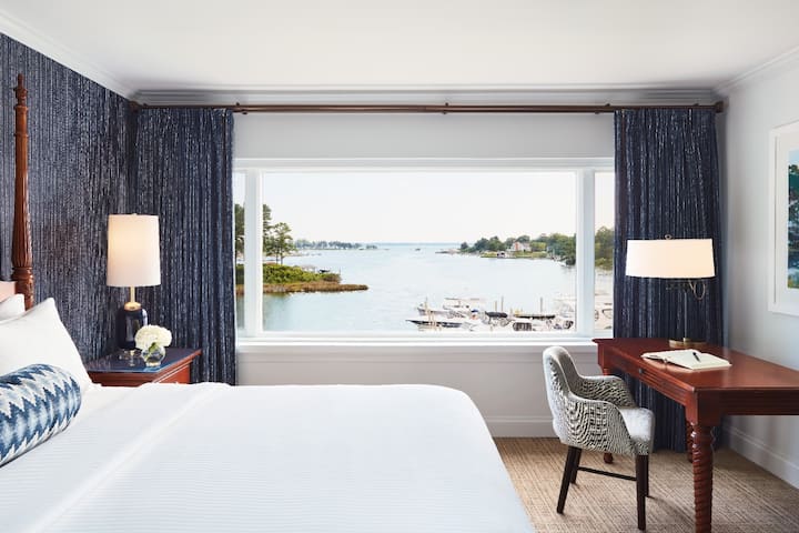 Waterview Room | Courtyard & Onsite Marina - Kilmarnock, VA