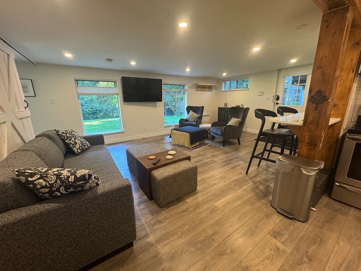 Private 1br Lynn Valley Patio*fire Pit* Bbq*fromme - North Vancouver